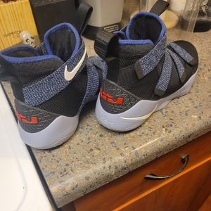 LeBron soldiers  sz 10.5